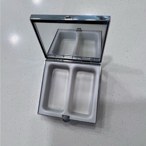 Brighton SO GLAM Pill Box - Picture 6 of 11